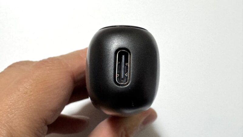 プルームオーラのデバイス下部USBポート