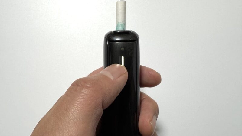 プルームオーラのフロントパネルLEDゲージ