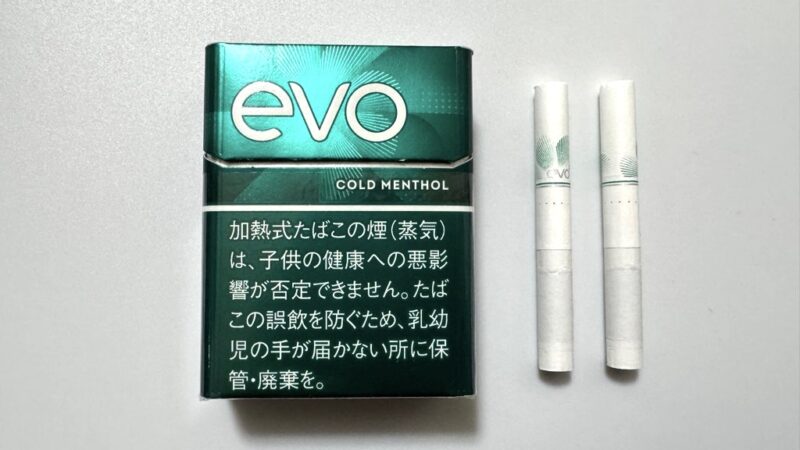 エボコールドメンソールのパッケージとたばこスティック2本