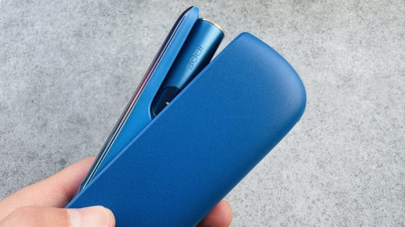 アイコスイルマi ギャラクシーブルーモデルのホルダーとチャージャー