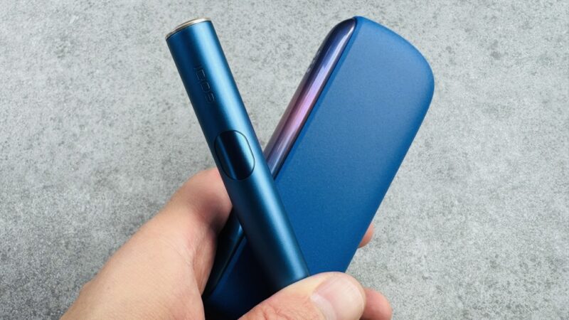 アイコスイルマi ギャラクシーブルーモデルのホルダーとチャージャー