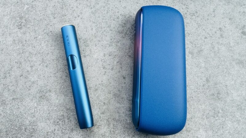 アイコスイルマi ギャラクシーブルーモデルのホルダーとチャージャー