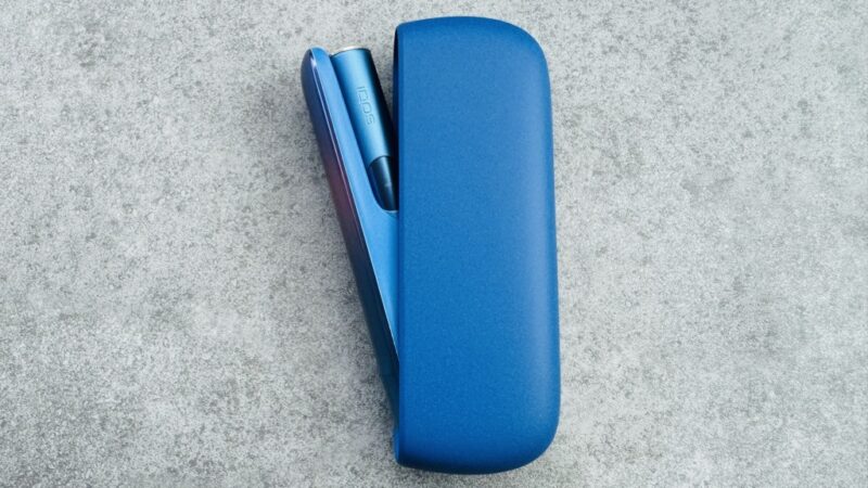 アイコスイルマi ギャラクシーブルーモデルのホルダーとチャージャー