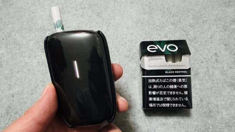 エボブラックメンソールのパッケージとプルームキューブ