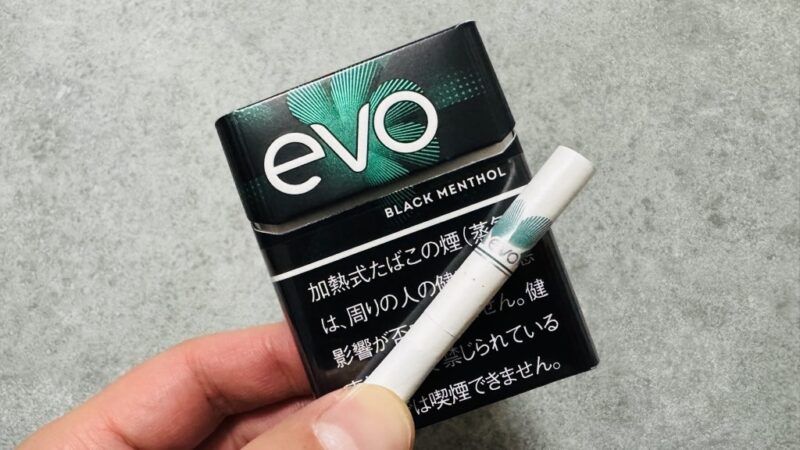エボブラックメンソールのパッケージとたばこスティック