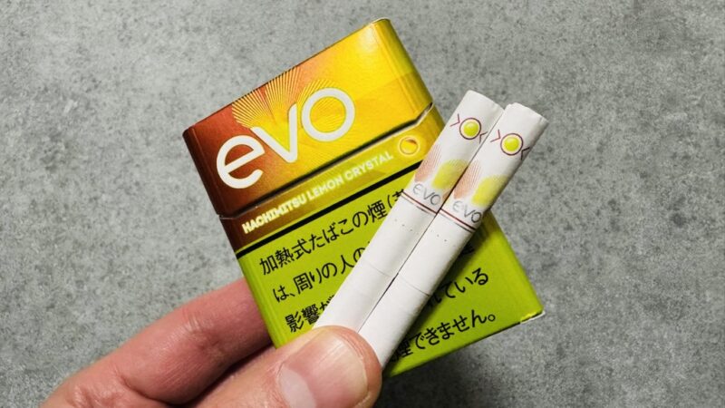 エボ・ハチミツ・レモン・クリスタルのパッケージとたばこスティック