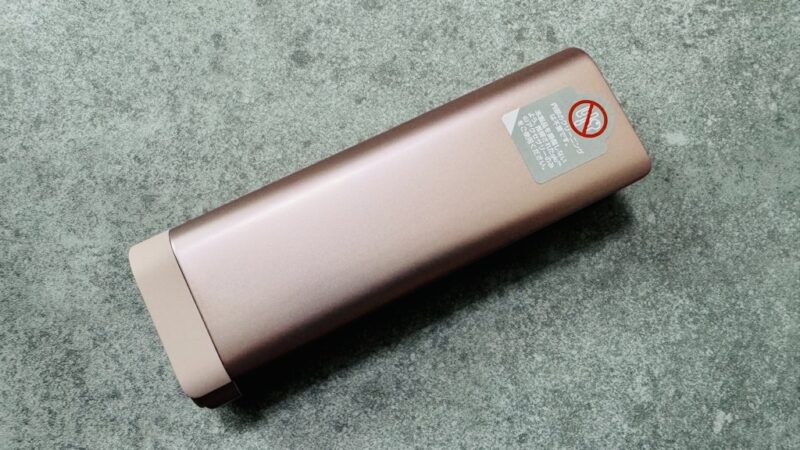 グローヒーロプラス ローズクォーツの充電ケース背面