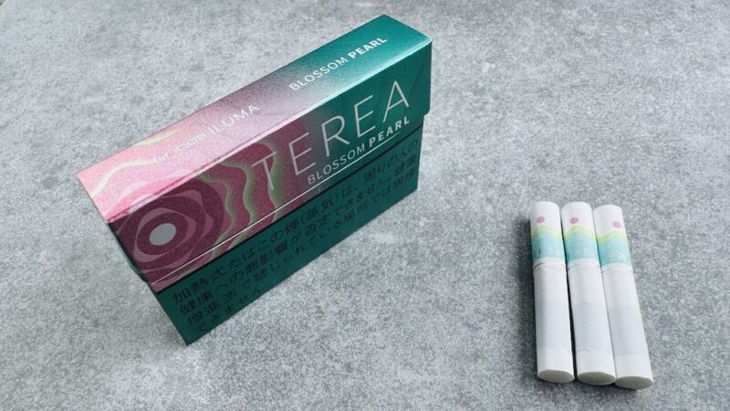 テリアブロッサムパールのパッケージとたばこスティック