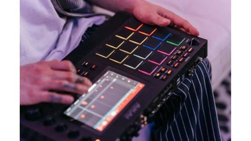 VELOの体験型展示イベント オリジナル音源MIX体験