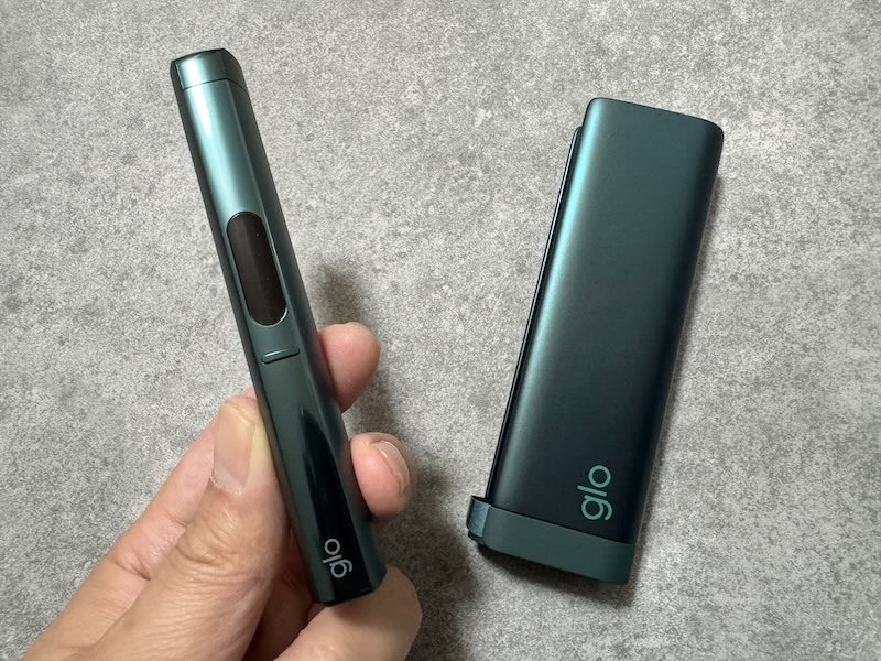 グローヒーロプラスのエメラルドの充電ケースとペン