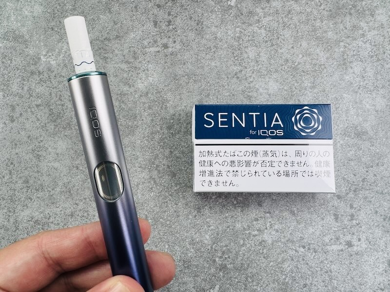 アイコスイルマのホルダーとセンティアコバルトブルーのパッケージ