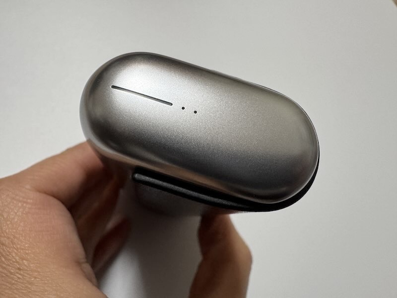 アイコスイルマiプライム サウンドソリアルモデルのチャージャー上部